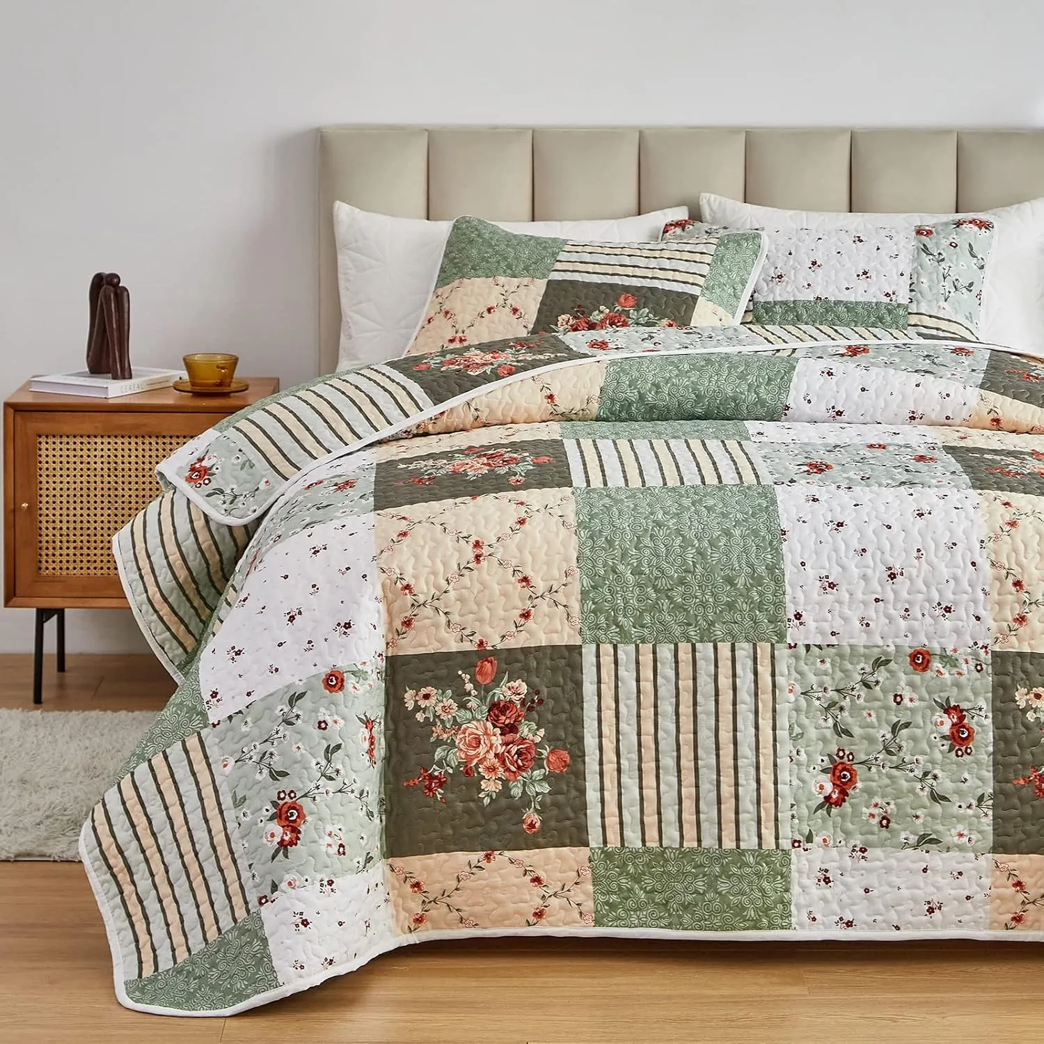 Patchwork Quilt Set Full/Queen Size, 3 Pieces Green Floral Plaid Summer Bedspread Coverlet Set, Soft Microfiber Reversible Lightweight Bed Cover for All Season (90" x 90", 1 Quilt  2 Pillow Shams)