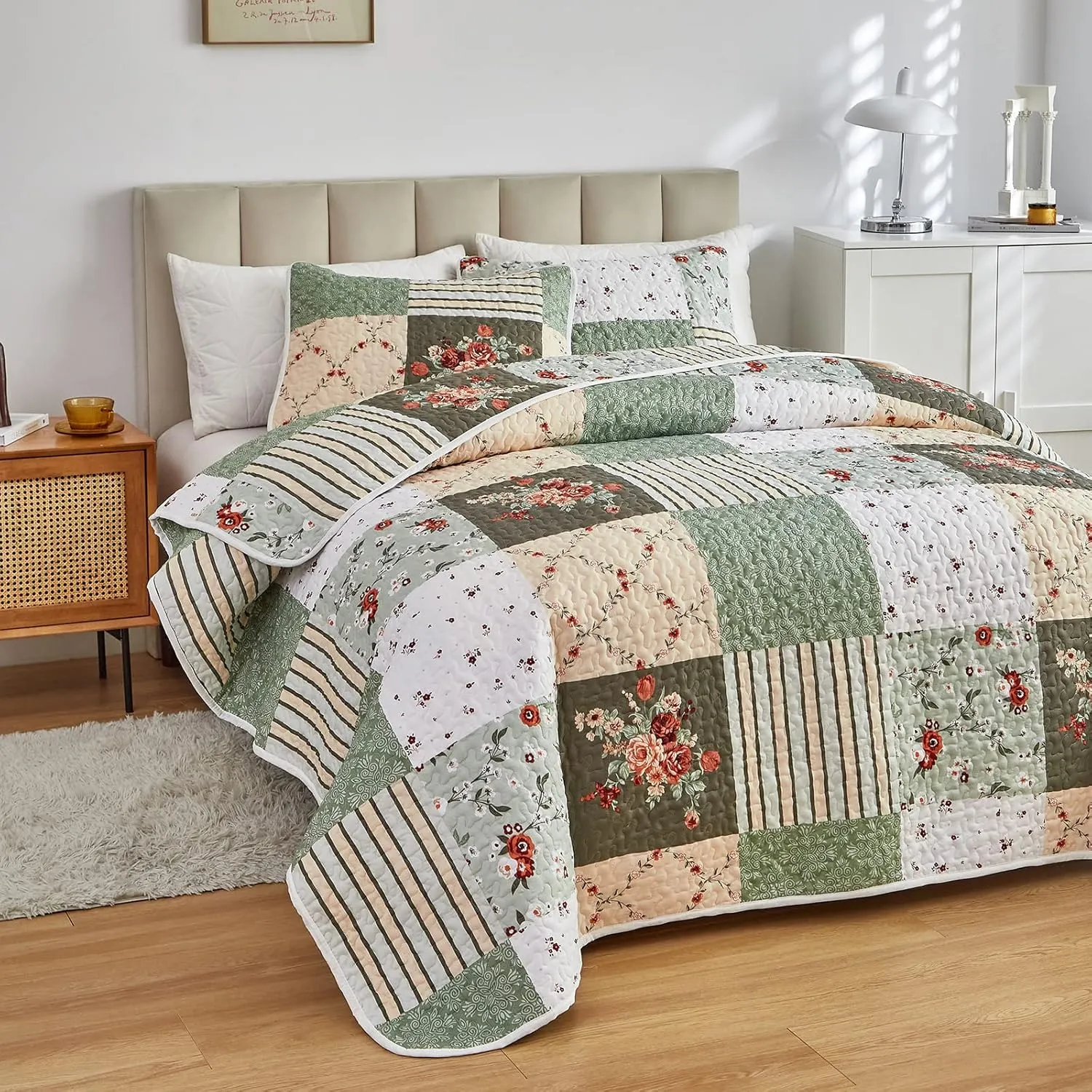 Patchwork Quilt Set Full/Queen Size, 3 Pieces Green Floral Plaid Summer Bedspread Coverlet Set, Soft Microfiber Reversible Lightweight Bed Cover for All Season (90" x 90", 1 Quilt  2 Pillow Shams)