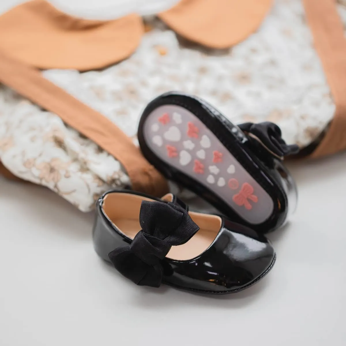 Sawimlgy Baby Girls Mary Jane Sequins Crown Flats PU Leather Wedding Party Princess Ballet Shoe Infant Rubber Sole Prewalker Toddler First Crib Shoes