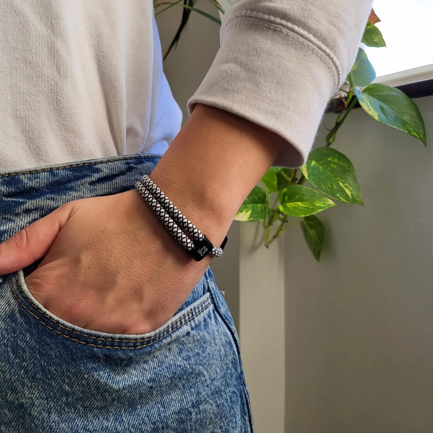 Unisex Adjustable Rope Bracelet - Durable Waterproof Surfer Fashion Bracelet for Men - Handmade Paracord Bracelets - Survival Adjustable Bracelet - Bracelets for men and Women