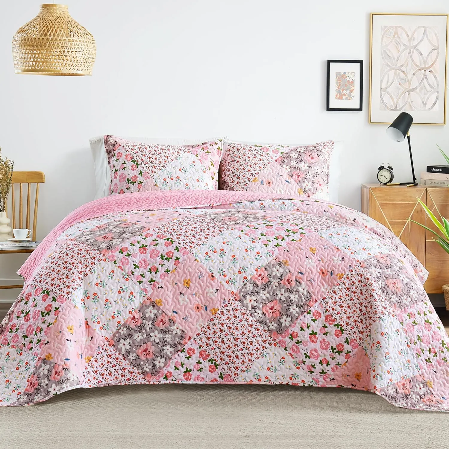 Whale Flotilla Reversible Patchwork Quilts Full Queen Size, Lightweight Boho Printed Bedspreads Coverlets Quilt Bedding Set with 2 Pillow Shams for All Seasons, Pink
